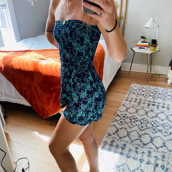 Blue Floral Romper, size M, fits like a S - Picture 6 of 7